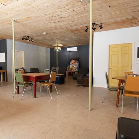 Le Cheval Noir Hostel Trois-Pistoles Ngoại thất bức ảnh