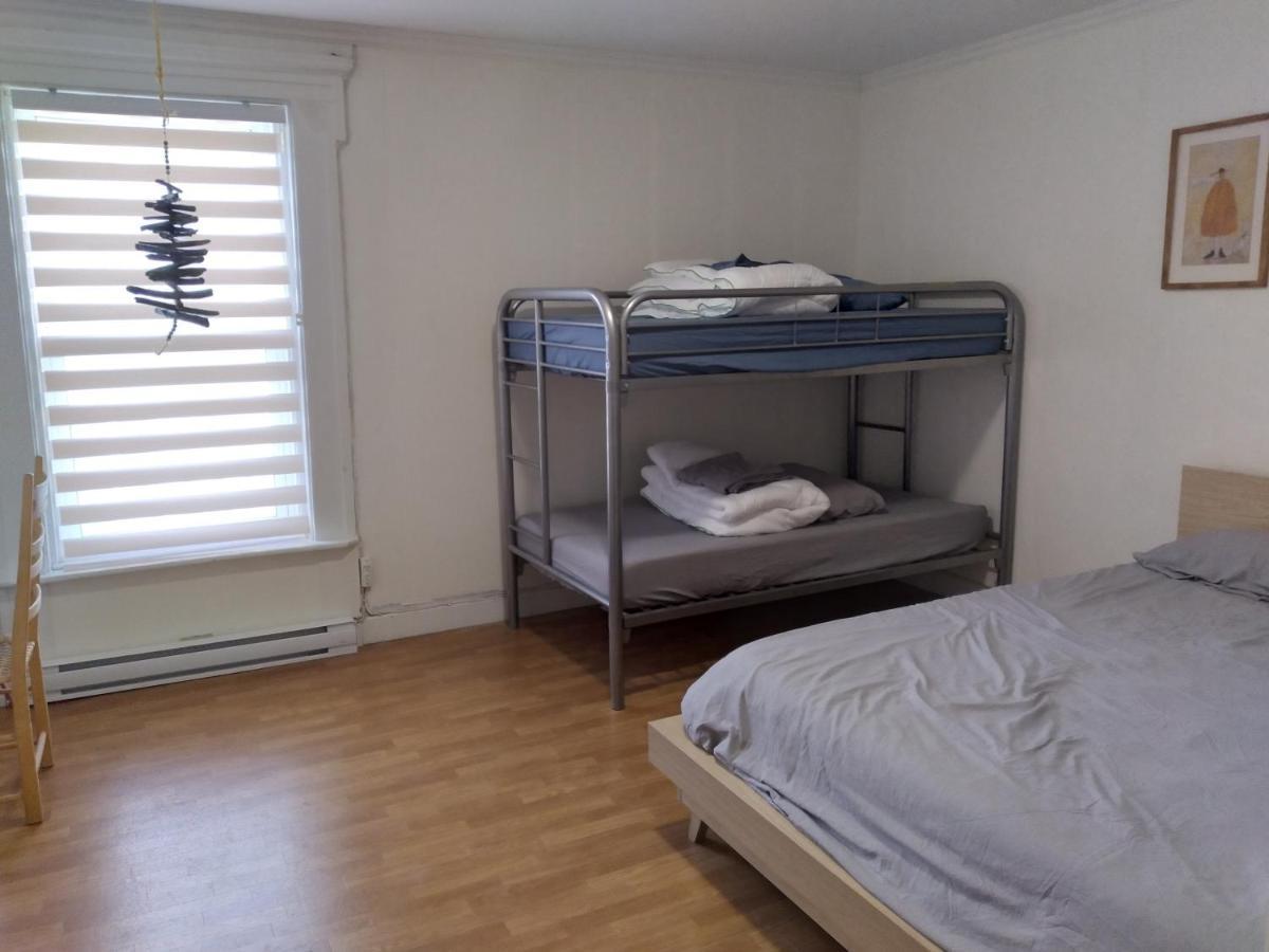 Le Cheval Noir Hostel Trois-Pistoles Ngoại thất bức ảnh