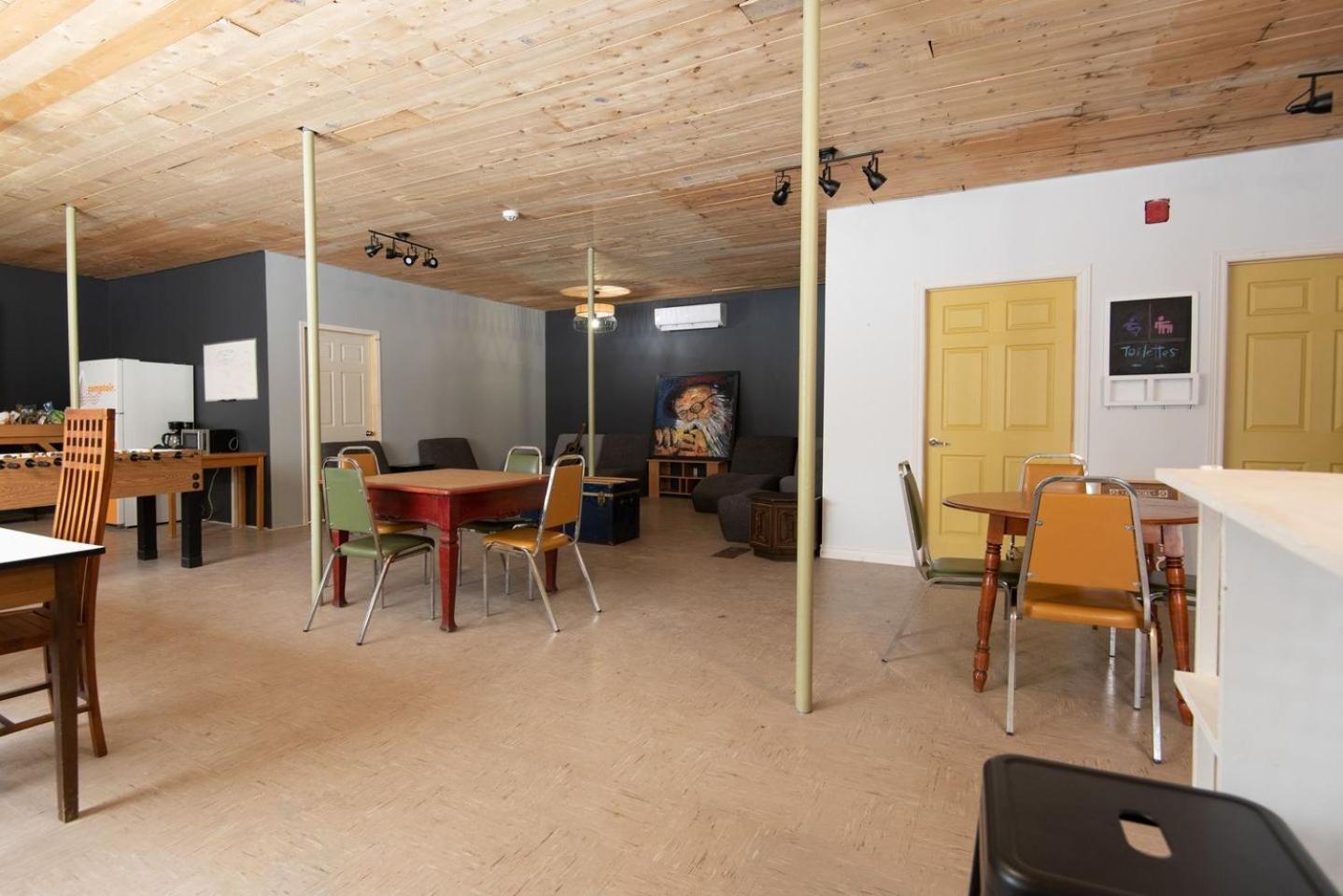 Le Cheval Noir Hostel Trois-Pistoles Ngoại thất bức ảnh